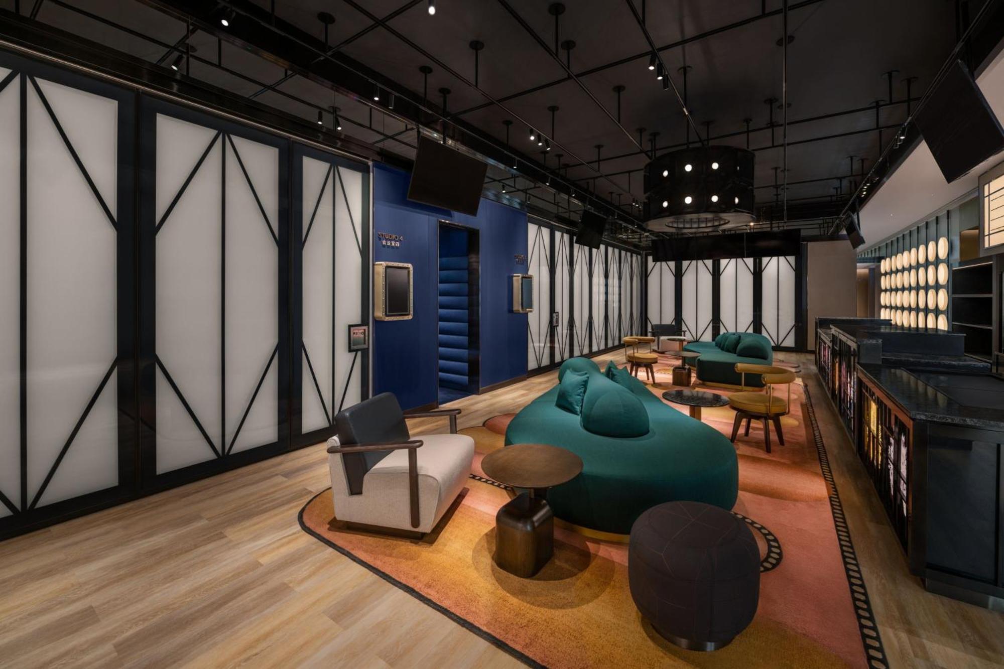 W Macau - Studio City Bagian luar foto The interior of the lounge