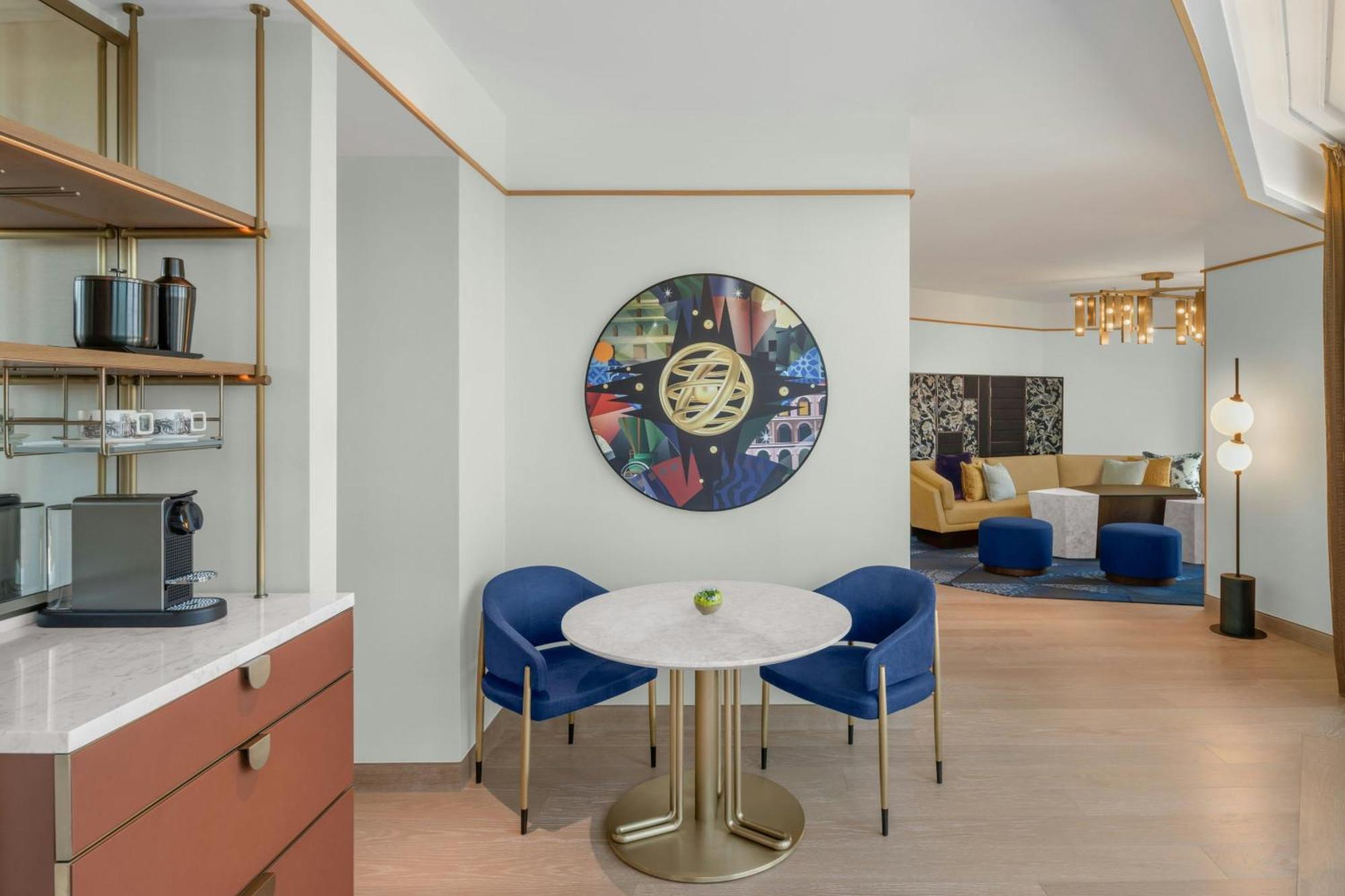 W Macau - Studio City Bagian luar foto A suite at the hotel