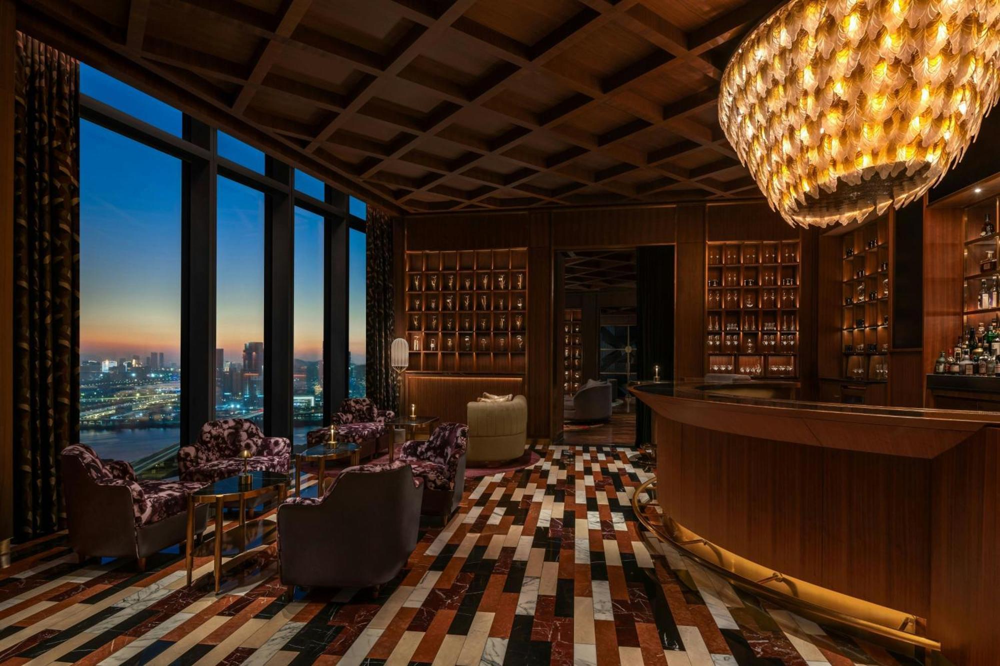 W Macau - Studio City Bagian luar foto The bar at the 39th floor