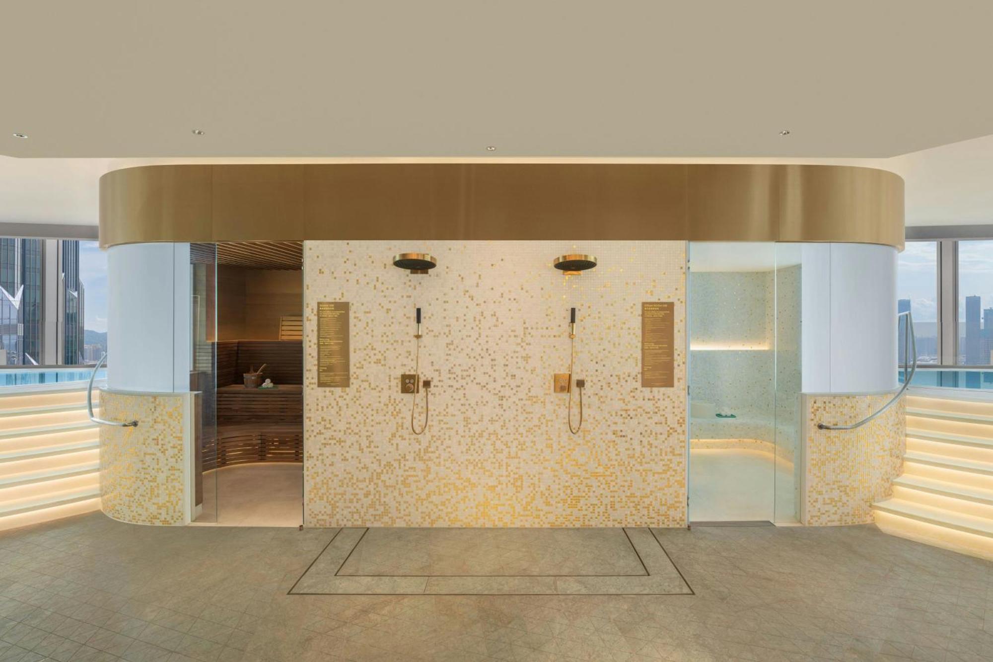 W Macau - Studio City Bagian luar foto A shower room