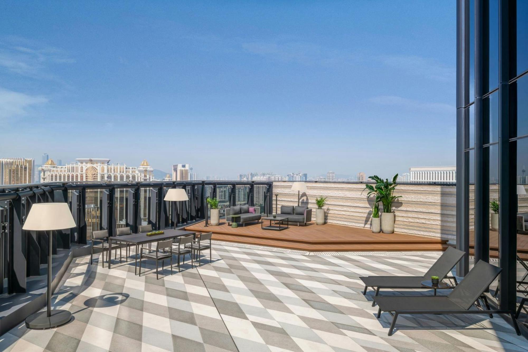W Macau - Studio City Bagian luar foto The rooftop terrace