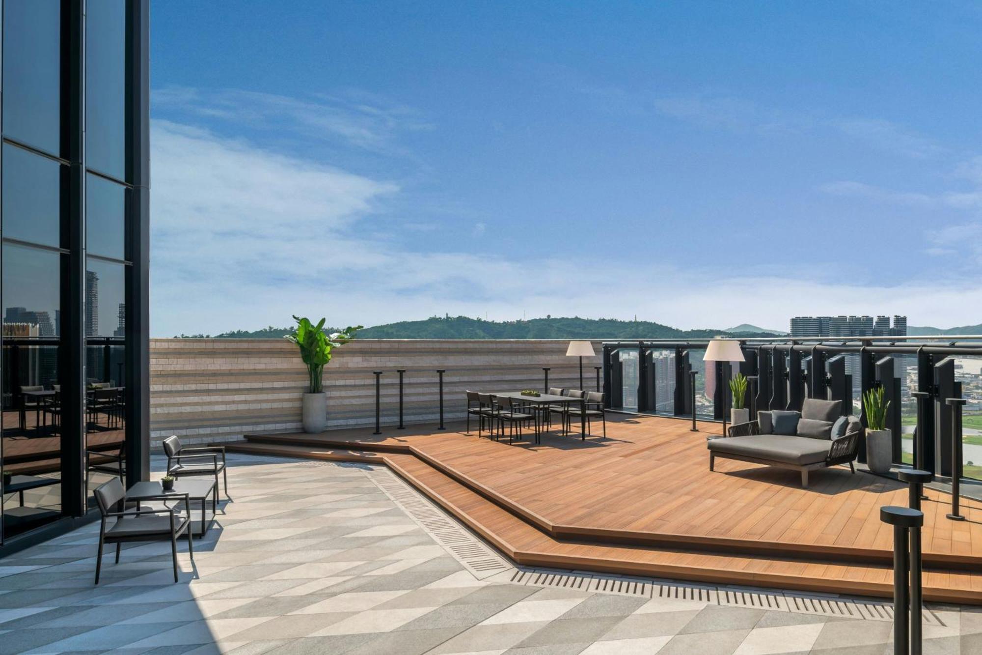 W Macau - Studio City Bagian luar foto The rooftop terrace