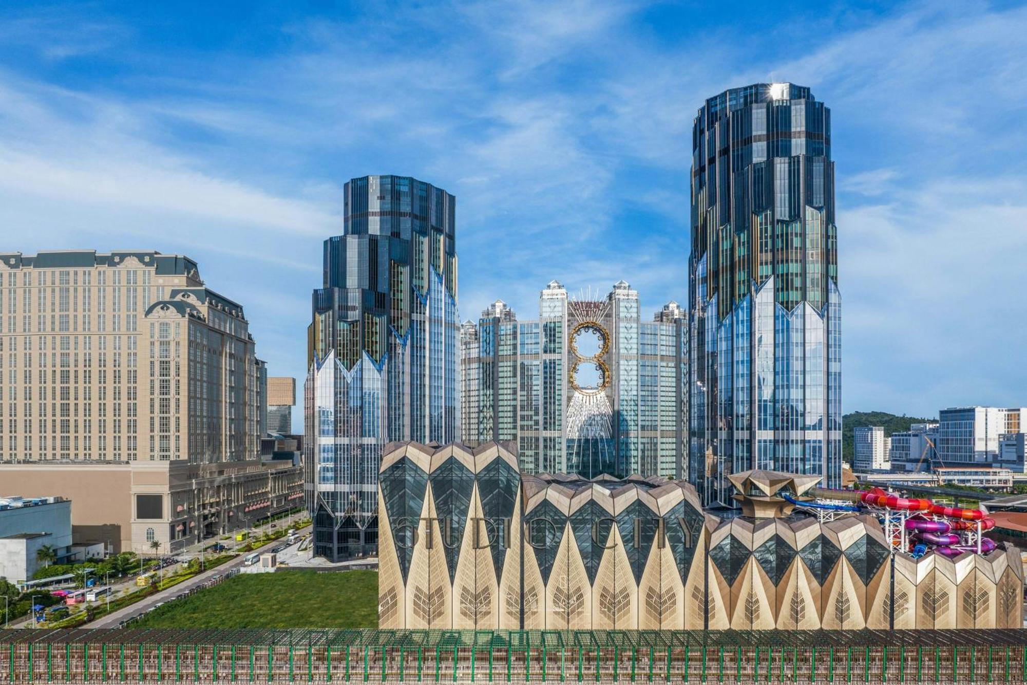 W Macau - Studio City Bagian luar foto The New Century Grand Theatre